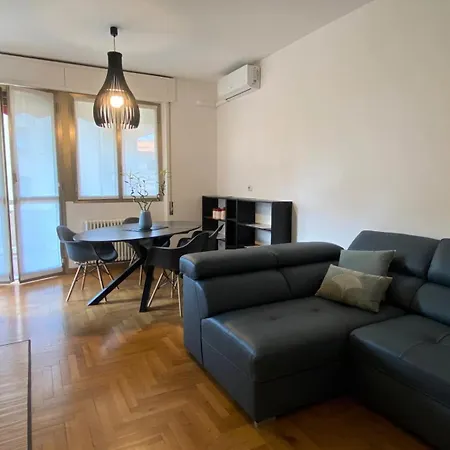 Apartment The Sunrise - Central In With Balcony *