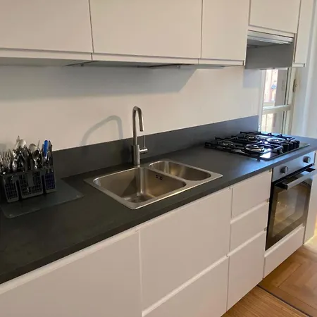 The Sunrise - Central In With Balcony Apartment Como