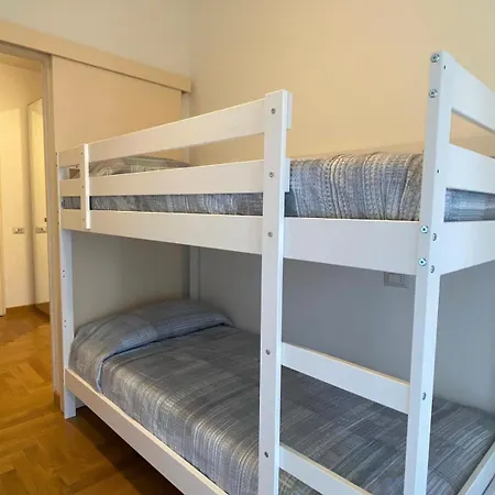 The Sunrise - Central In With Balcony Apartment Como