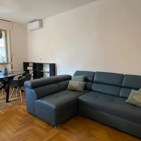 Apartment The Sunrise - Central In With Balcony Como