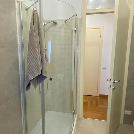 The Sunrise - Central In With Balcony Apartment *