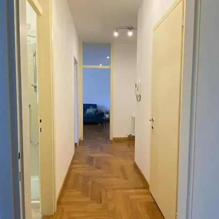 Apartment The Sunrise - Central In With Balcony Como