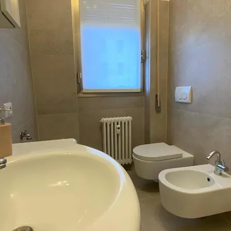 The Sunrise - Central In With Balcony