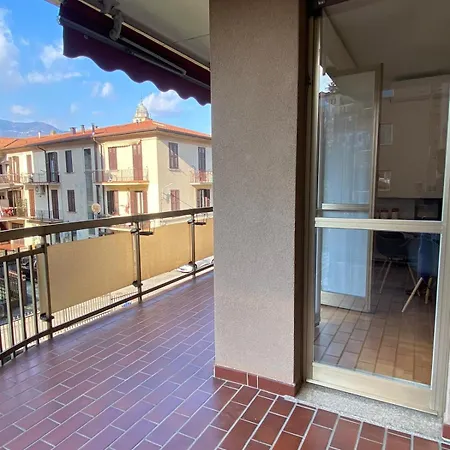 The Sunrise - Central In With Balcony Apartment