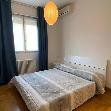 The Sunrise - Central In With Balcony